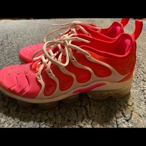 Womens vapor max size 8 smoke free worn very little